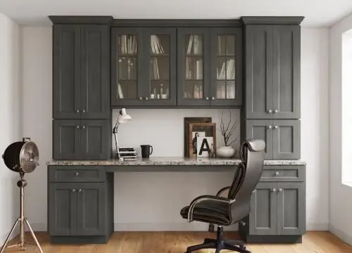 اشیاء مختلف روی یک سطح بزرگ برای دستهبندی و مرتبسازی