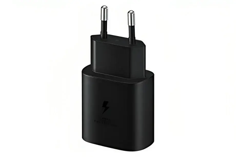 نمونه شارژرهای مختلف با پورت‌های USB-C و USB-A برای گوشی‌های موبایل