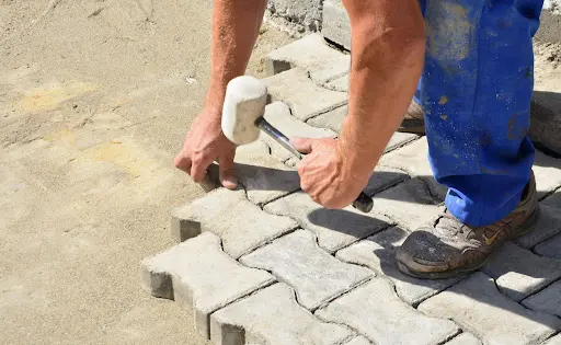 چیکار کنیم کف‌سازی مناسب حیاط انتخاب کنیم؟