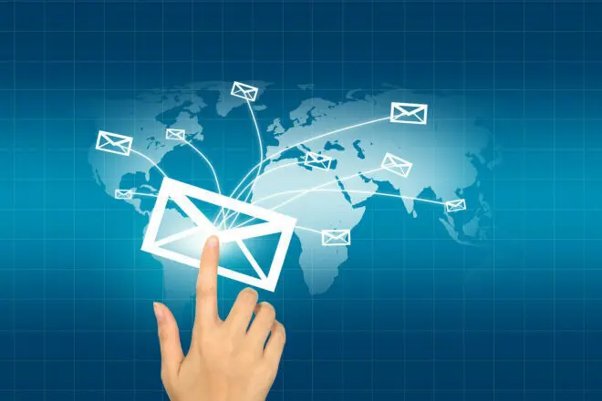 نمونه رابط کاربری جی‌میل با امکان تبدیل ایمیل به PDF