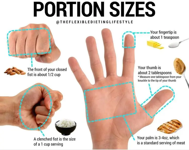 مهمانی خانگی با غذاهای متنوع و مهمانان خوشحال