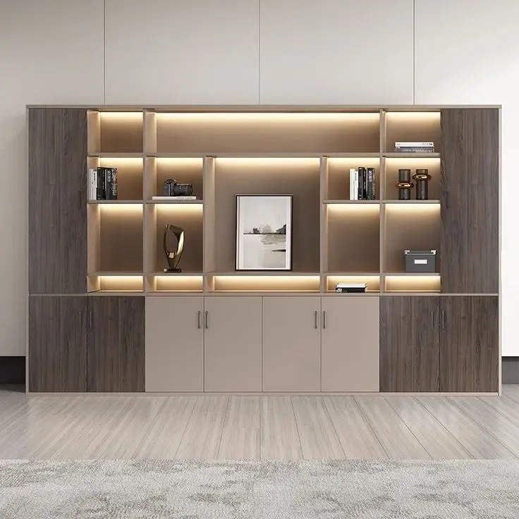 کابینت‌های سفید در آشپزخانه کوچک