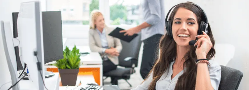 یک صفحه وب با تیترهای جذاب و مرتبط با خدمات مشتری