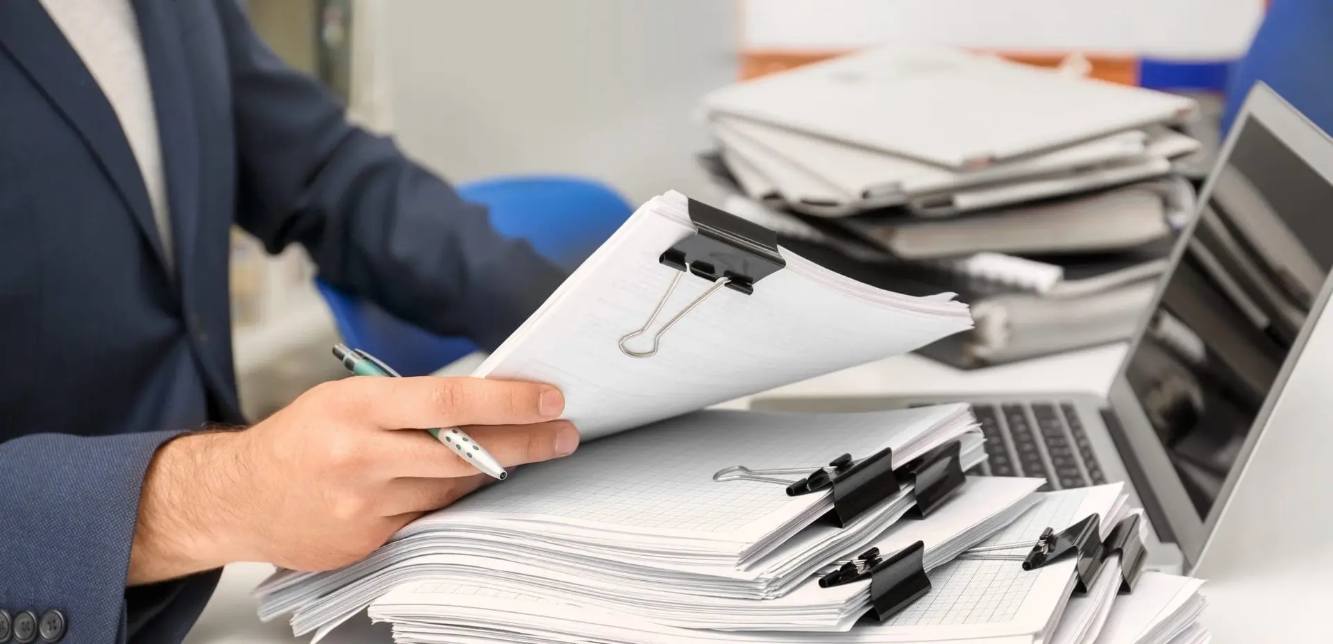 یک دفترچه با لیست سوالات و پاسخ‌های سازماندهی شده برای مستندسازی