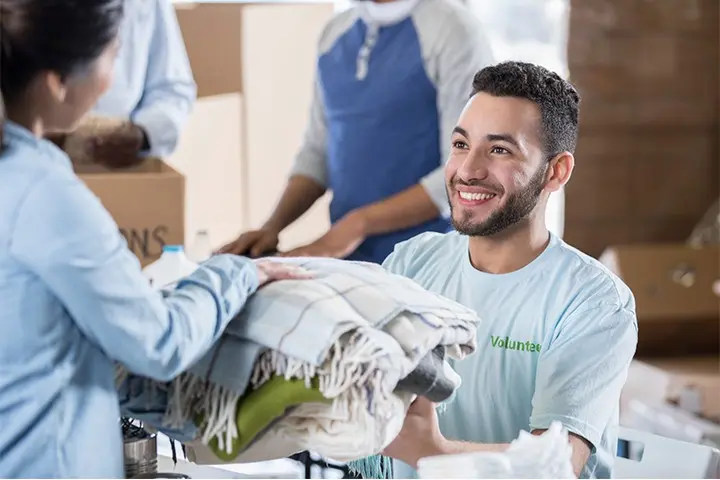 چیکار کنیم لباس‌های قابل اهدا جدا شوند؟