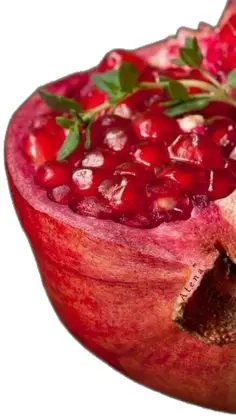 انار پوست‌کشیده با دانه‌های قرمز و پرآب