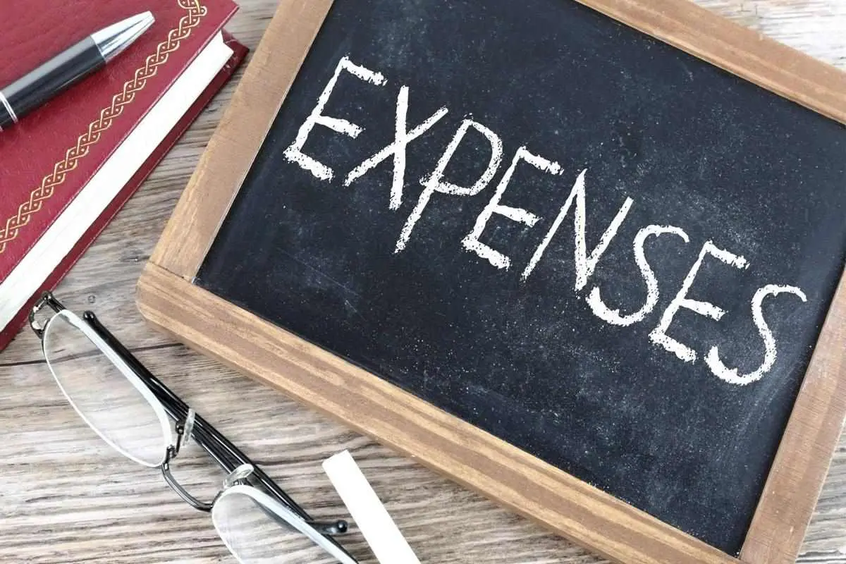 نمونه‌ای از گزارش هزینه‌های سفر در یک اپلیکیشن مالی