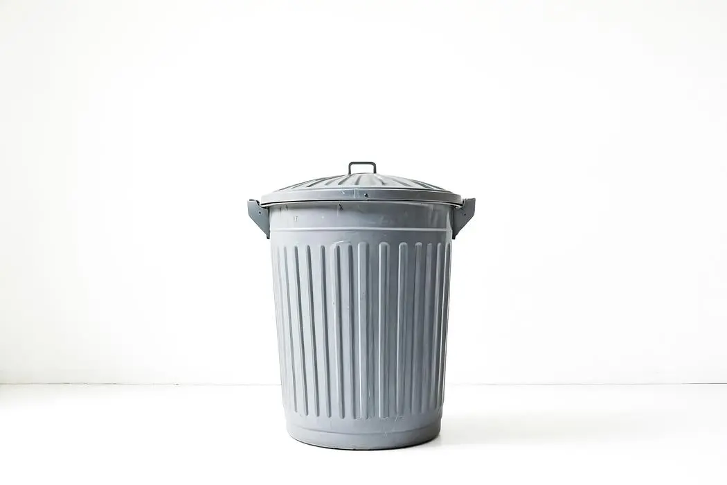 سطل زباله کامپیوتری با درب بسته