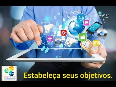 یک فرد در حال استفاده از لپ‌تاپ و یادگیری نحوه کار با یک ابزار دیجیتال جدید
