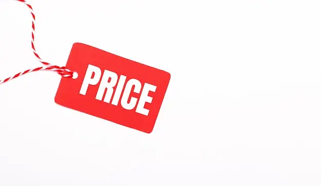 برچسب قیمت قرمز بر زمینه روشن، نماد تغییرات قیمت در بازار