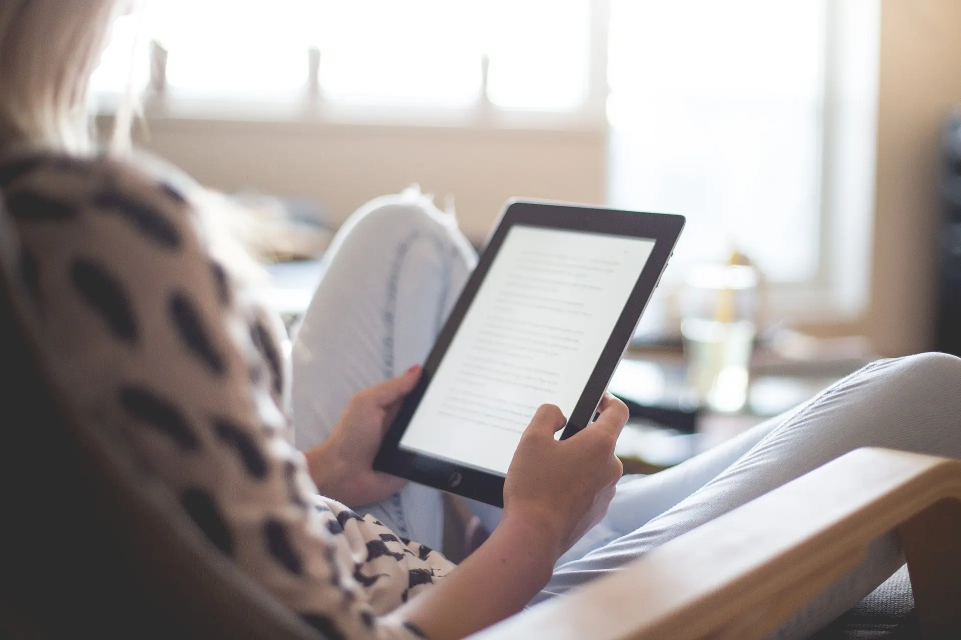 نمونه‌ای از دستگاه Kindle برای خواندن کتاب الکترونیکی