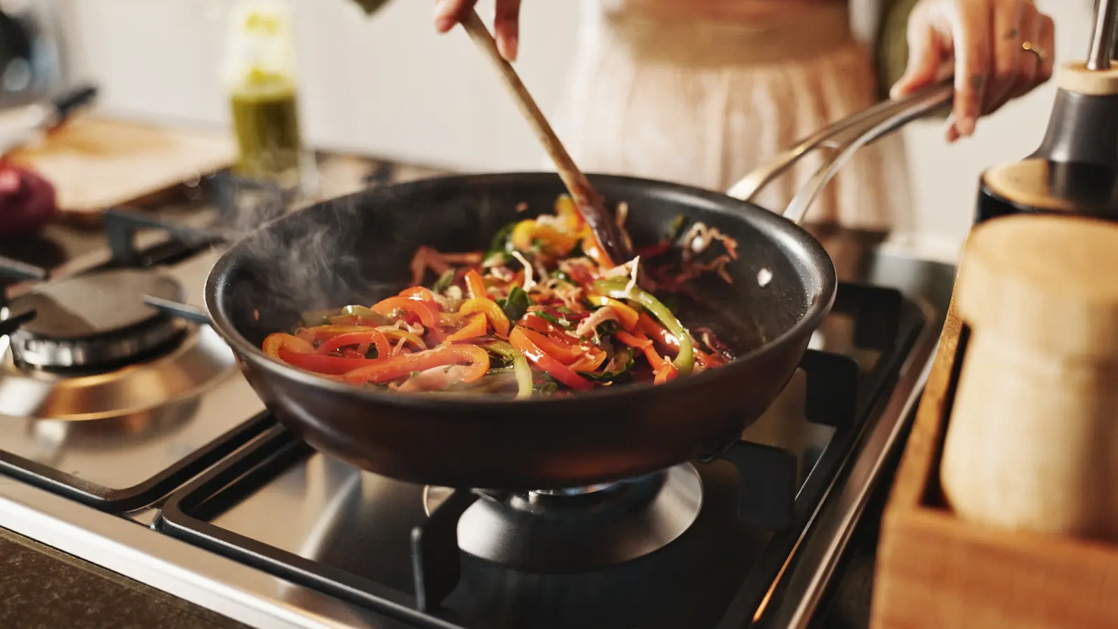 ترکیبات مختلف مواد غذایی برای تغییر دادن طعم غذا