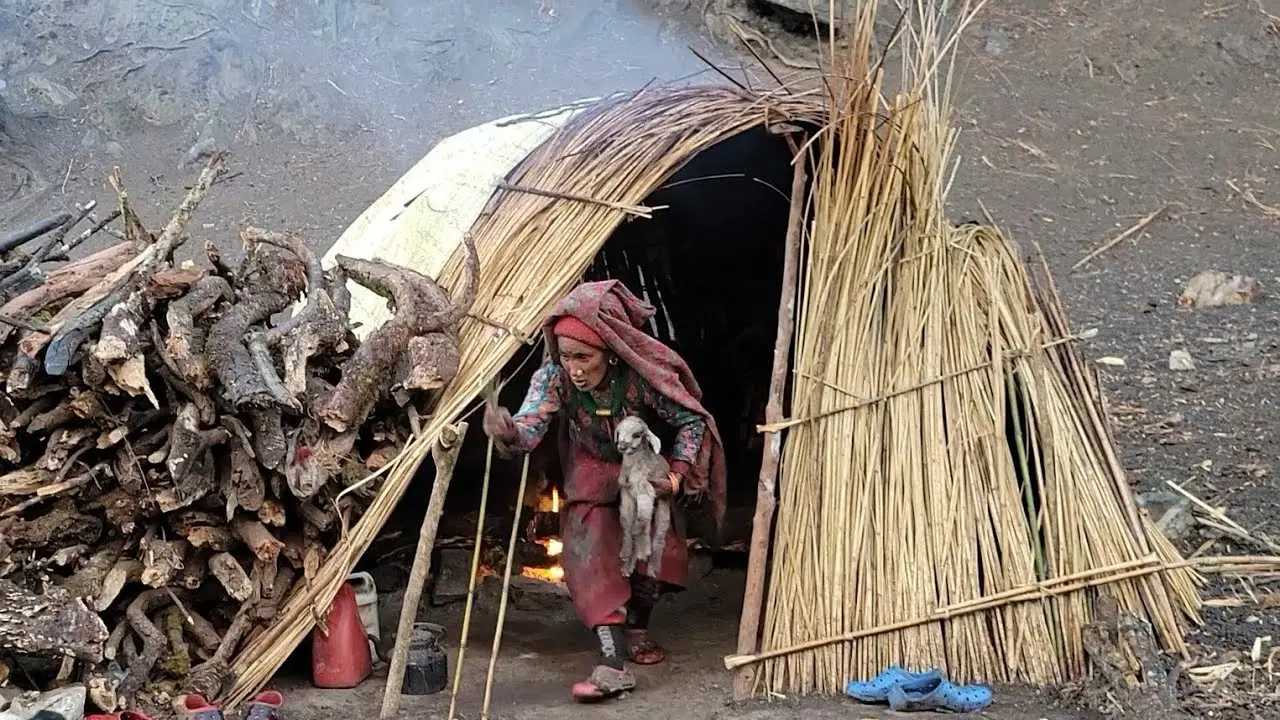 روستای شاهرود با خانه‌های سنتی و باغ‌های زیبا