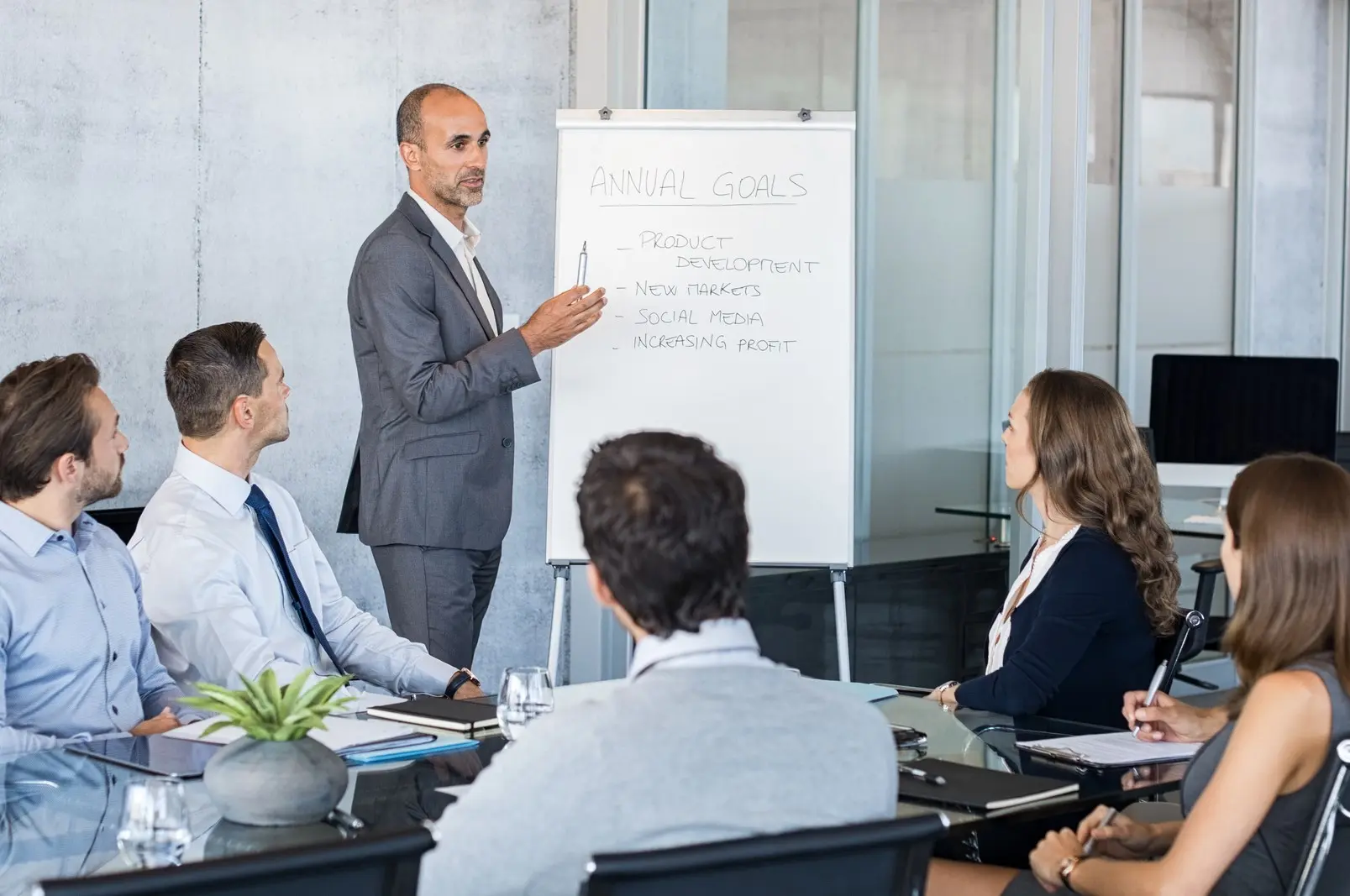 چیکار کنیم صدها آموزش کسب‌وکار ساختار مشخص داشته باشند؟