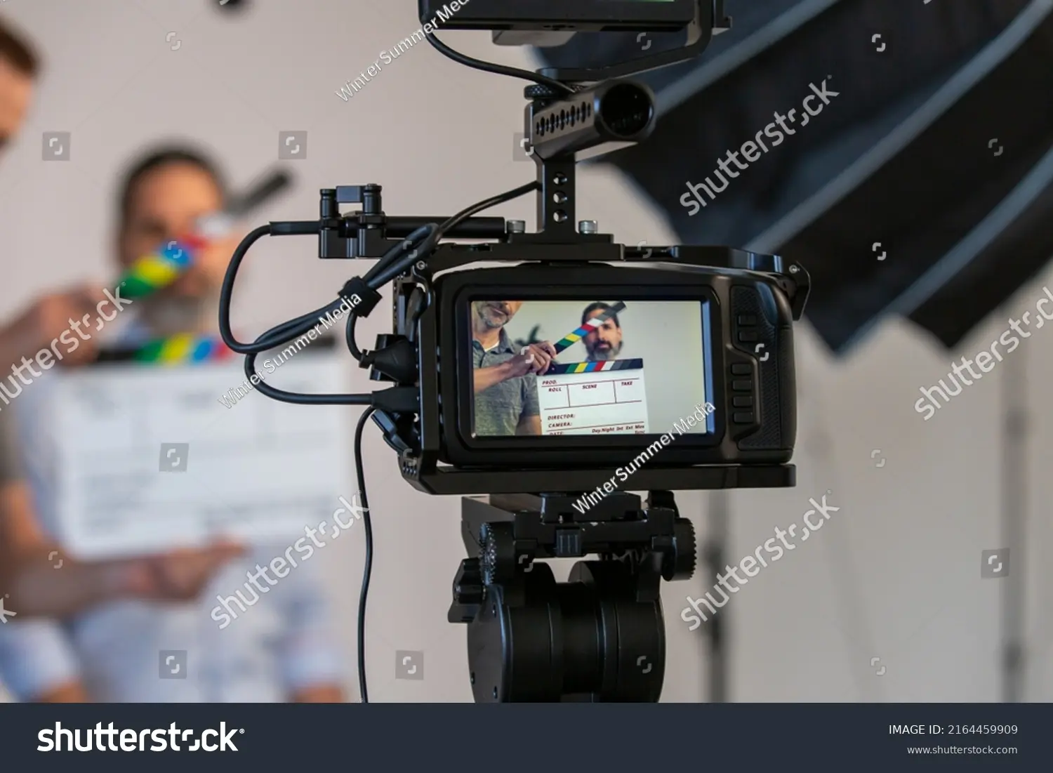 استودیو تولید ویدیو با دوربین و صفحه نمایش