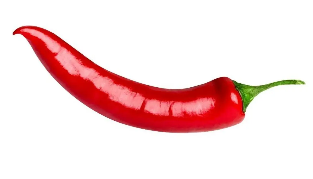 فلفل قرمز پخته شده و برش خورده در یک ظرف شیشه‌ای با رنگ قرمز روشن و بافت نرم