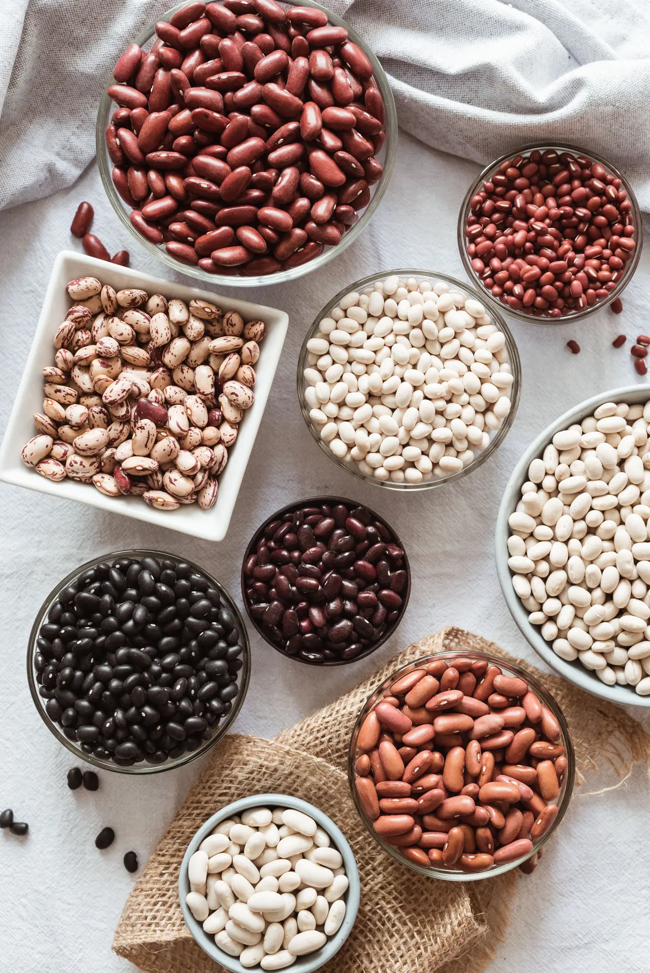 حبوبات پخته شده در ظرف سفالی