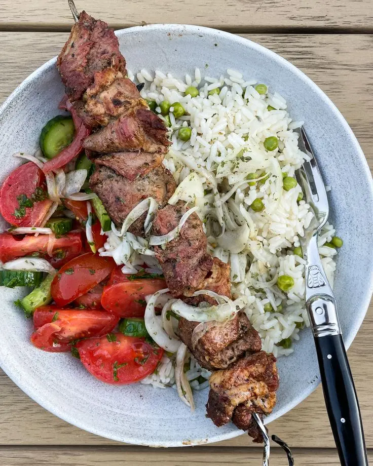 سیخ کباب ترکی با گوشت گوسفندی و روش پخت سنتی روی زغال چوب