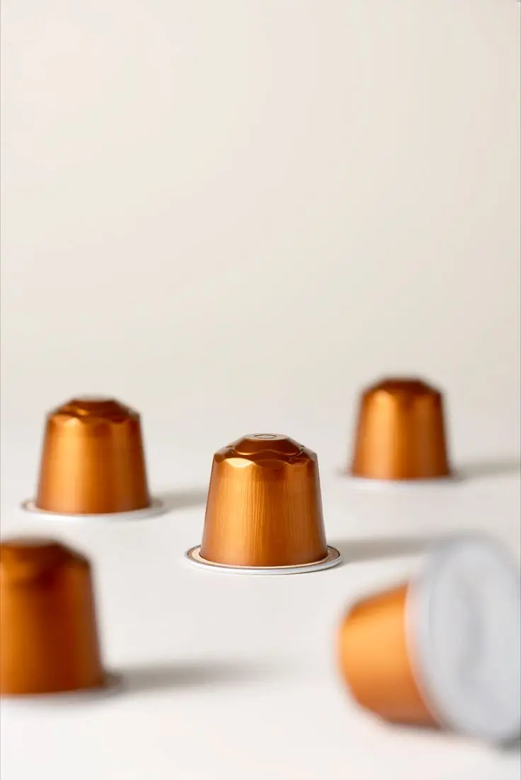 نمونه‌ای از کپسول‌های یکبارمصرف برند Nespresso با طراحی‌های مختلف