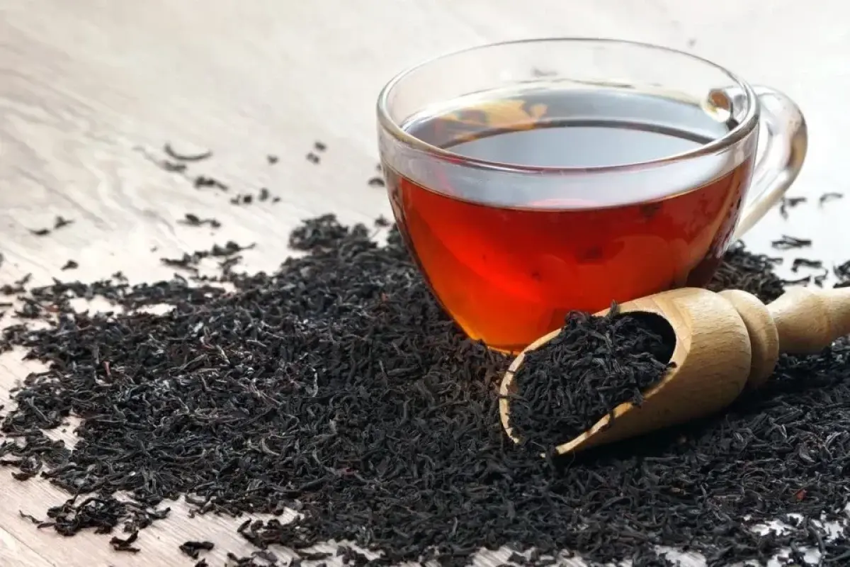 چای سیاه در ظروف مختلف برای نگهداری مناسب
