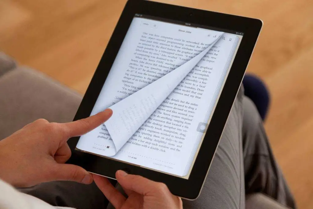 مقایسه گزینه‌های کتابخوان الکترونیکی؛ چطور بهترین انتخاب را داشته باشیم؟
