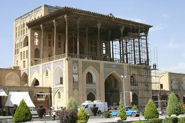 معماری ایرانی در ساختمان‌های مدرن با تلفیق عناصر سنتی و مدرن