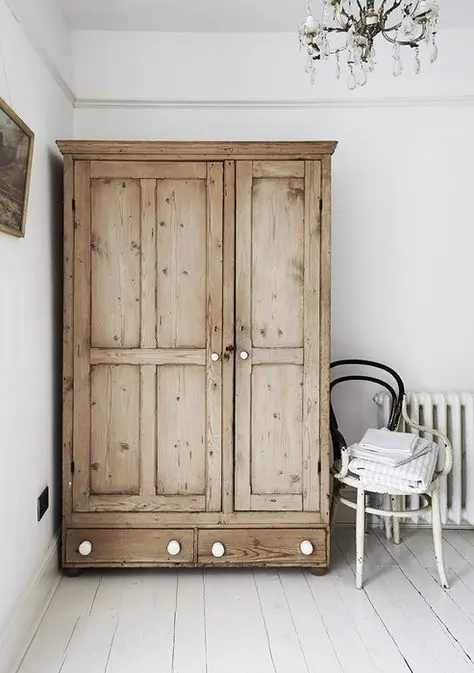 خرید چوب لباسی؛ راهنمای انتخاب برای کمد از نگاه کاربردی