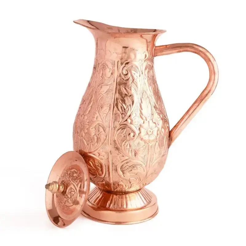 ظرف مسی با دسته چوبی و سطح پرداخت شده