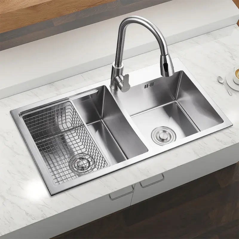 سینک استیل با طراحی مدرن و نصب زیر کابینت