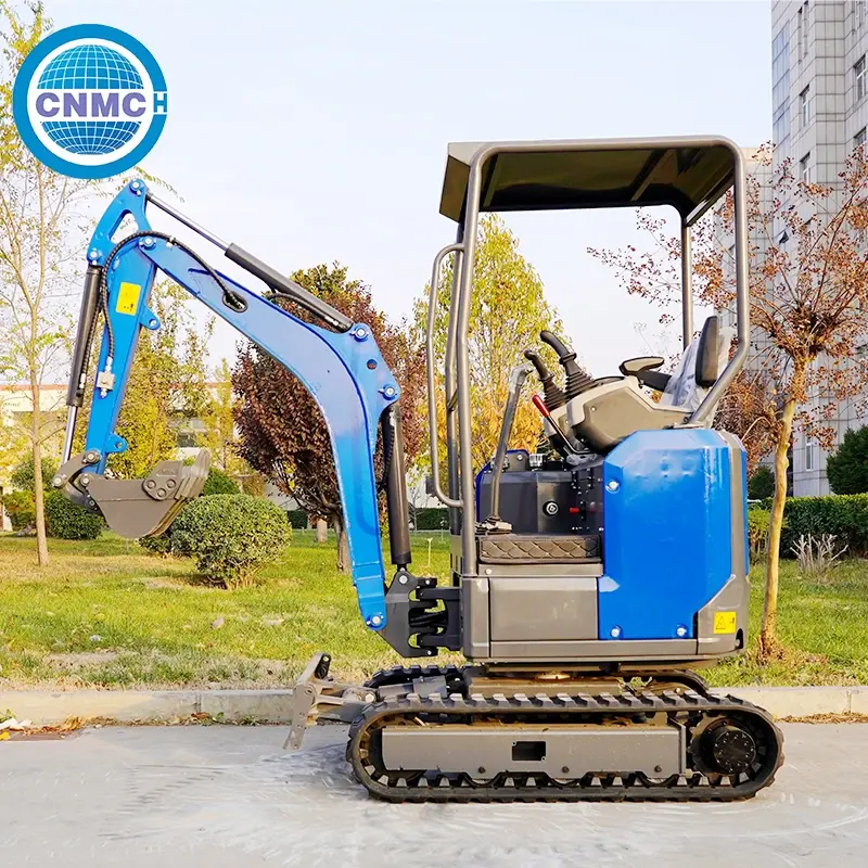 بیل مکانیکی در حال خاکبرداری برای آمادهسازی زمین ساختوساز