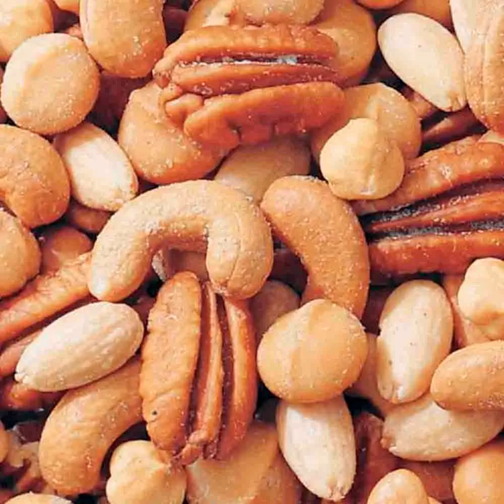 مخلوط آجیل‌های مختلف در یک ظرف شیشه‌ای