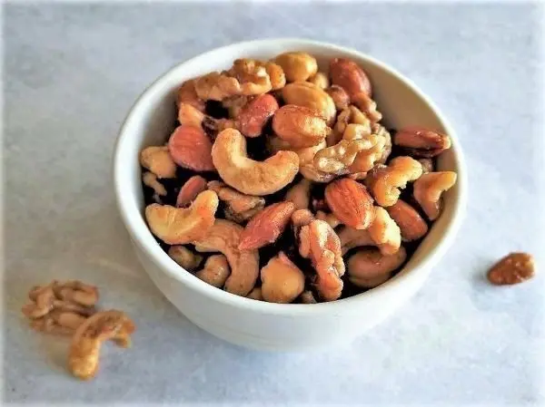 آجیل شور با ترکیبات مختلف طعمی مانند شیرین، شور و تندی