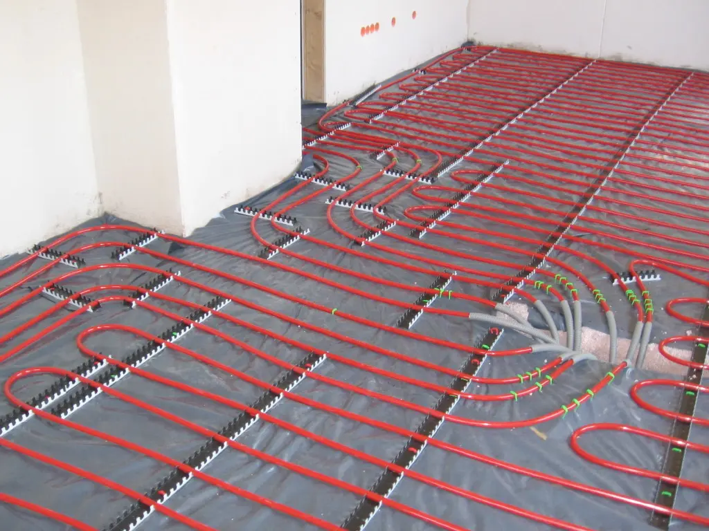 گرمایش از کف چگونه کار می‌کند و چه مزایا و معایبی دارد؛ راهنمای ساده برای شروع