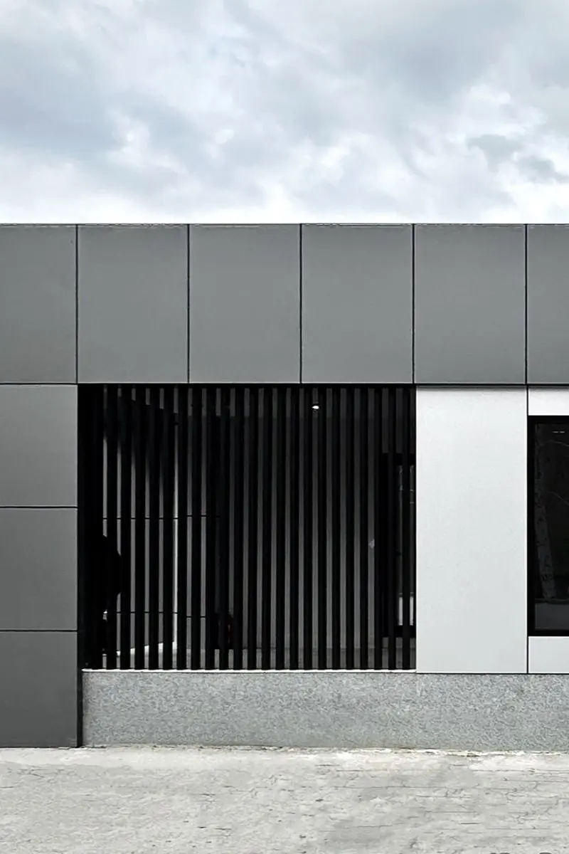 نمای ساختمان قدیمی با سیستم عایق‌بندی خارجی