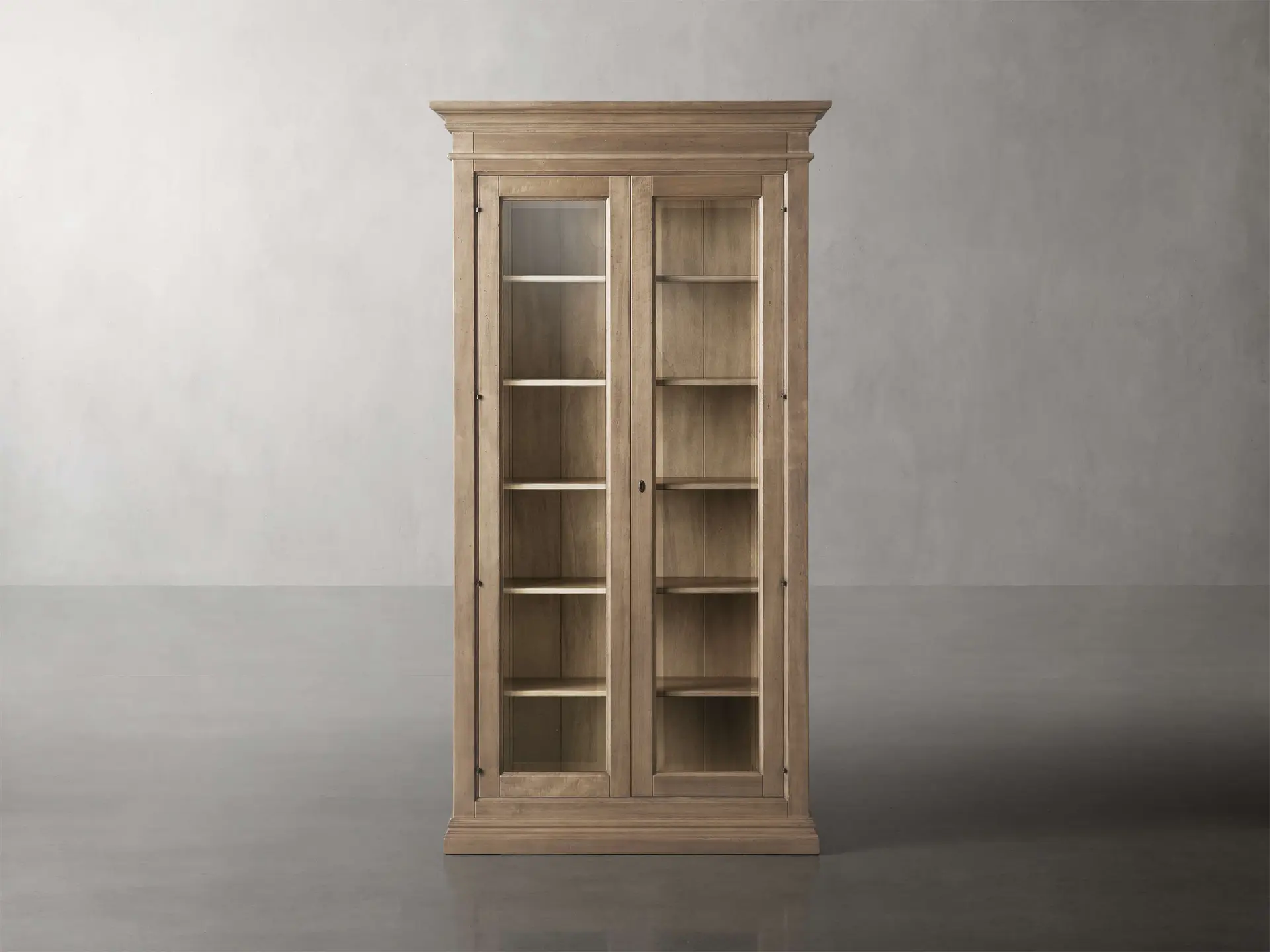 کابینت هایگلاس با طراحی مدرن و درهای فلزی