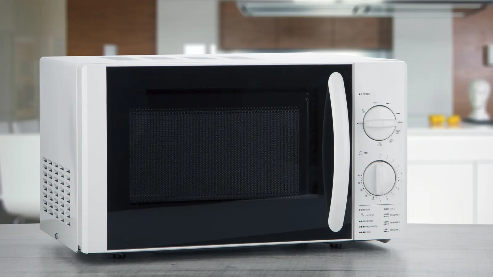 مایکروویو‌های مختلف با اندازه‌های گوناگون برای انتخاب مناسب