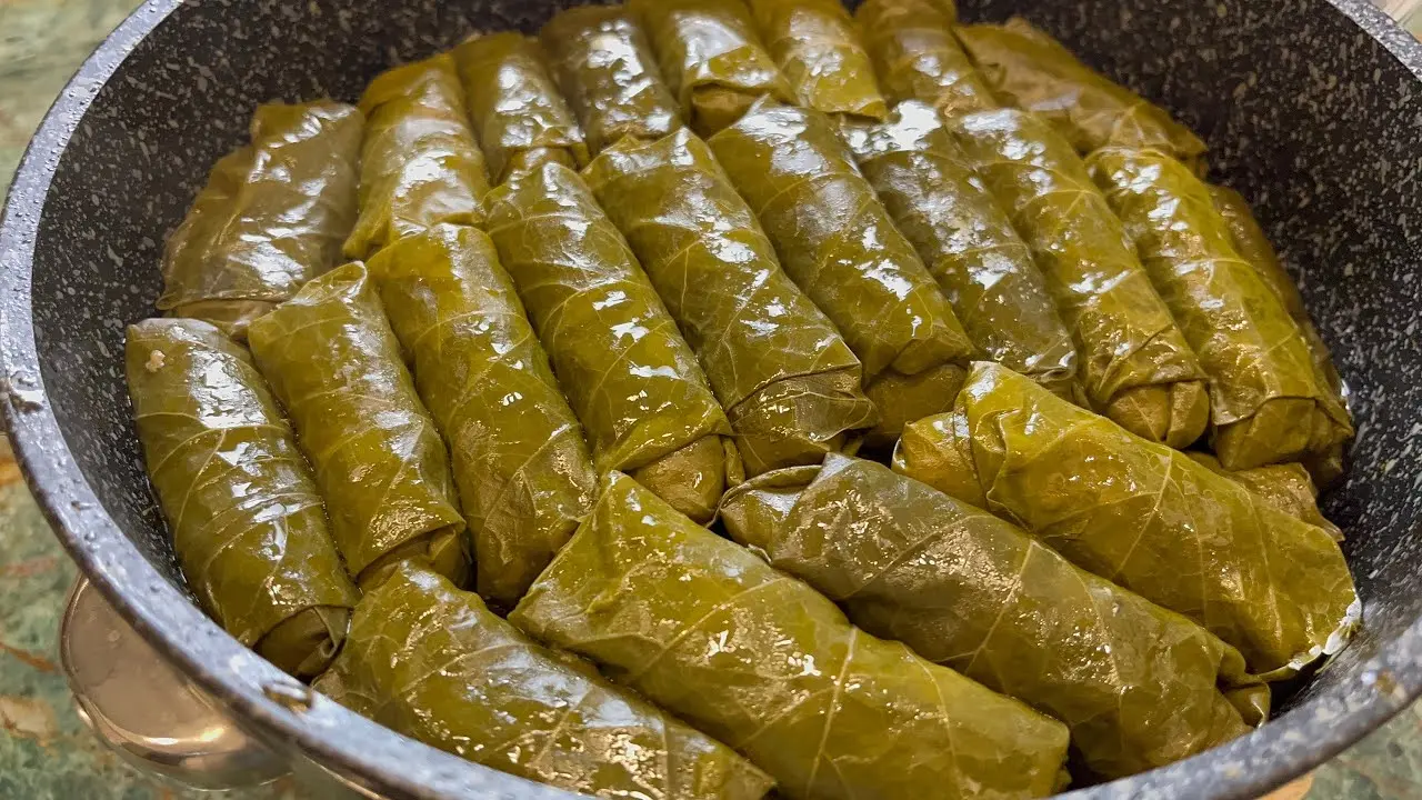 برش و آمادهسازی سبزیهای دلمه