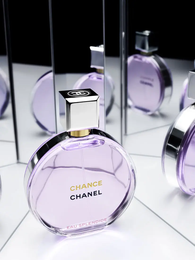 عطرهای جیبی مختلف در کنار یکدیگر