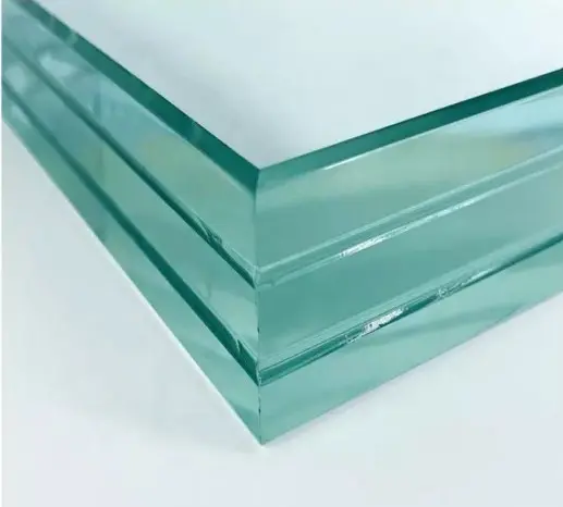 شیشه لمینت سه لایه با ضخامت مناسب برای استفاده در ساختمانها و فضاهای عمومی