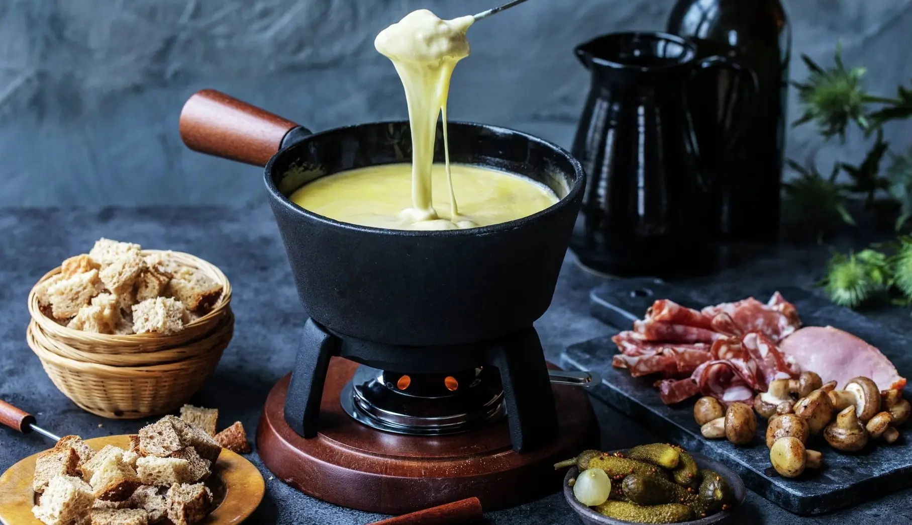 چوبچههای فوندو و مواد جانبی مختلف برای غوطهوری