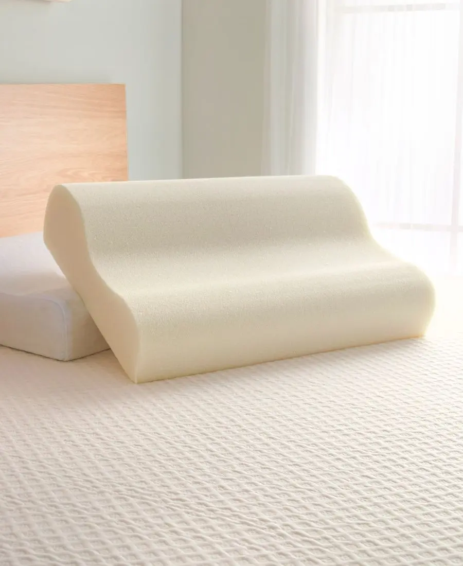 یک تخت با بالش مموری فوم و فرش نرم برای ایجاد محیط خواب آرامش‌بخش